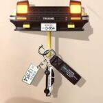 جاکلیدی دیواری طرح ماشین چراغ دار